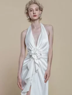 Robe de mariée simple en polyester avec décolleté sans manches et fleurs gaine 50 cm