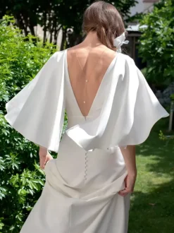 Robe de mariée simple en satin col en V manches mi-longues dentelle robe de bal 30 cm