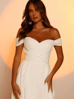 Robe de mariée simple en tissu satiné col en c艙ur sans manches ligne a