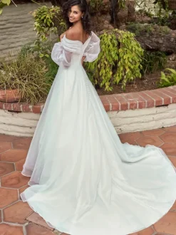 Robe de mariée simple hors des épaules manche longue boutonné sur dos à traîne