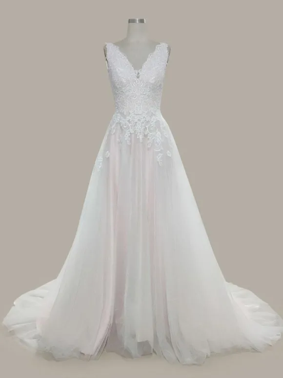 Robe de mariée simple robe de mariage col V boutonné sur dos en dentelle à traîne