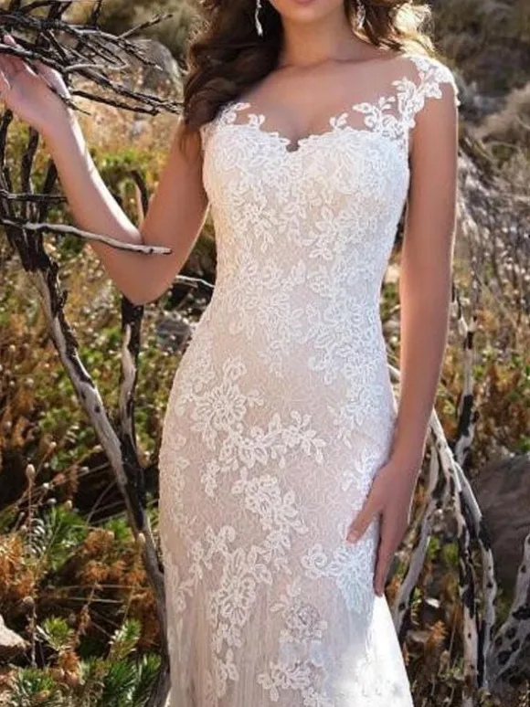 Robe de mariée sirène en dentelle sans manche boutonnée sur dos à traîne