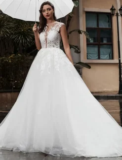 Robe de mariée trapèze blanche en tulle col rond boutonné sur dos à traîne robe de mariage