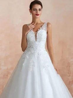 Robe de mariée trapèze blanche en tulle col V dos transparent à traîne robe de mariage