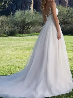 Robe de mariée trapèze col V pailletes jupe en tulle à traîne boutonnée sur dos Robe de mariage