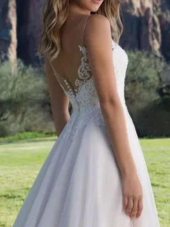 Robe de mariée trapèze col V pailletes jupe en tulle à traîne boutonnée sur dos Robe de mariage