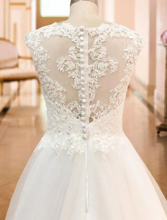 Robe de mariée trapèze ivoire en tulle col rond en dentelle jupe plissée robe de mariage