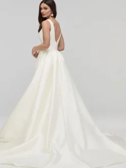 Robe de mariée trapèze ivoire tissu de satin col V décolleté boutonné à traîne robe de mariage