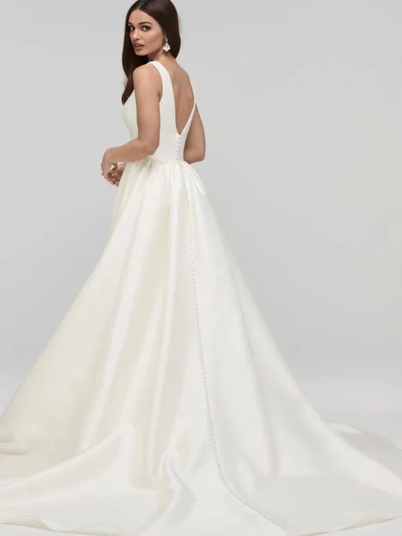 Robe de mariée trapèze ivoire tissu de satin col V décolleté boutonné à traîne robe de mariage