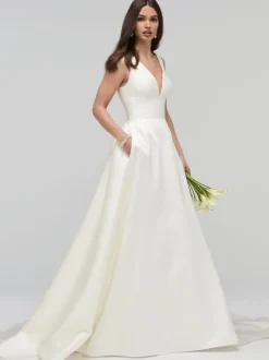 Robe de mariée trapèze ivoire tissu de satin col V décolleté boutonné à traîne robe de mariage