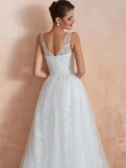 Robe de mariée trapèze ivoire en tulle col V zip sur dos à traîne robe de mariage
