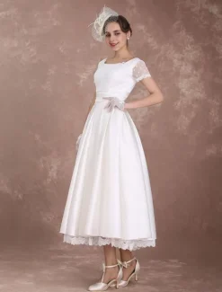 robe de mariée vintage A-ligne à taille naturelle Tissu de satin en dentelle avec doublure et jupon