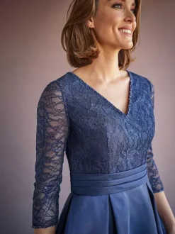 Robe de mère col en V demi-manches trapèze robes d'invitées de mariage perlées
