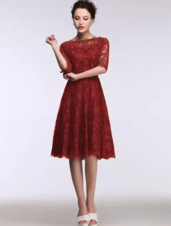 Robe de mère de mariée bleue en dentelle col bateau demie-manche longueur genou Robe d'invitée de mariage