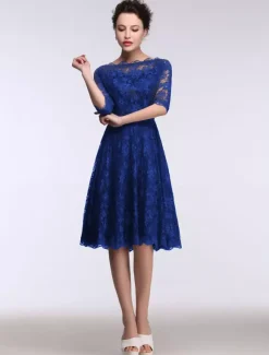 Robe de mère de mariée bleue en dentelle col bateau demie-manche longueur genou Robe d'invitée de mariage