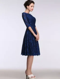 Robe de mère de mariée bleue en dentelle col bateau demie-manche longueur genou Robe d'invitée de mariage