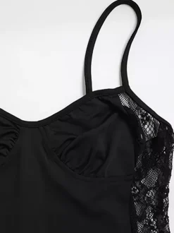 Robe de soirée bustier à bretelles spaghetti et découpe latérale en dentelle robe maxi moulante