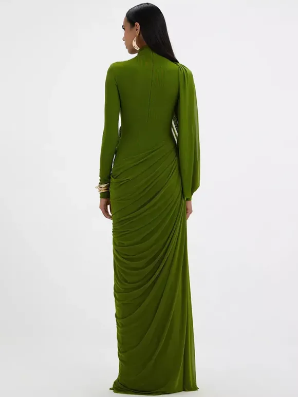 Robe de soirée fourreau plissée à encolure travaillée longueur au sol idéale pour les fêtes.