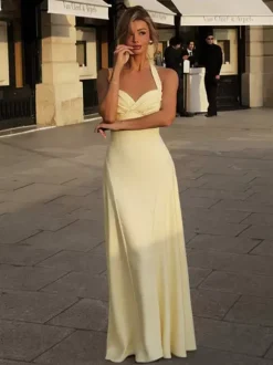 Robe de soirée jaune satinée à fines bretelles robe longue fluide à décolleté c艙ur et dos lacé.