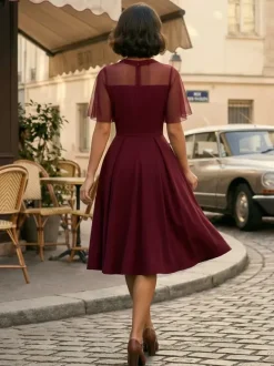Robe de soirée élégante à manches transparentes et col rond ornée de patchwork en maille collection 2026