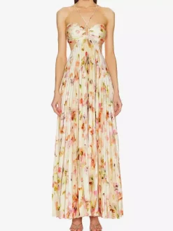 Robe de soirée longue à bretelles spaghetti et dos nu imprimé floral style bohème idéale pour l'été et la plage.