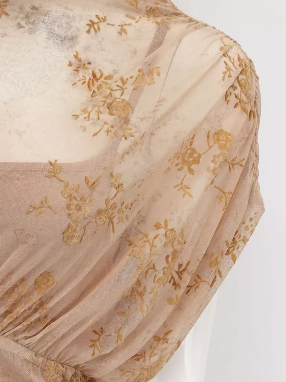 Robe de soirée longue abricot clair col montant plissée manches courtes imprimée