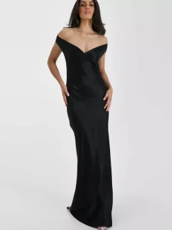 Robe de soirée longue beige à col en V épaules dénudées et dos nu élégante et semi-formelle idéale pour l'été.
