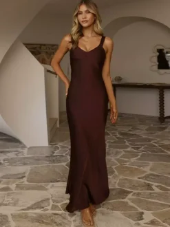 Robe de soirée longue bleu royal à bretelles col sans manches dos nu sexy et semi-formelle