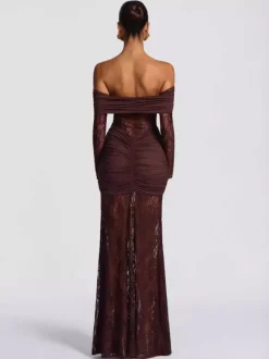 Robe de soirée longue bordeaux à épaules dénudées en dentelle manches longues style semi-formel sexy
