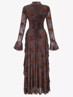 Robe de soirée longue marron foncé à col montant et manches longues évasées imprimé floral.