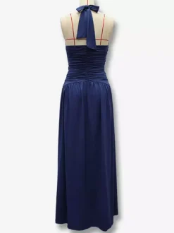 Robe de soirée longue maxi élégante pour femme dos nu froncée et fendue.