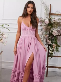 Robe de soirée longue rose à volants superposés et bretelles fendues 2026
