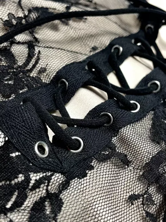 Robe de soirée maxi en dentelle à fines bretelles et décolleté transparent robe moulante noire à fleurs sexy et transparente.