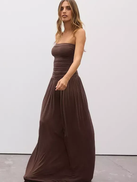 Robe de soirée maxi marron sans bretelles plissée sans manches robe sexy semi-formelle