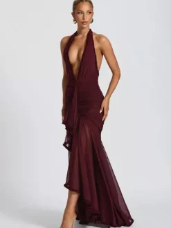 Robe de soirée maxi moulante à col en V profond et froncée dos nu collection 2026