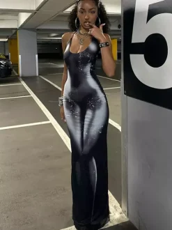 Robe de soirée maxi noire dos nu à lacets sculptante sexy et semi-formelle idéale pour l'été.