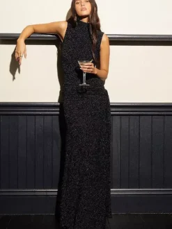 Robe de soirée maxi noire dos nu ceinturée chic et semi-formelle