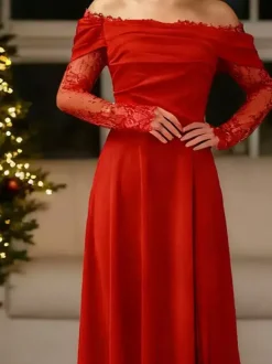 Robe de soirée maxi trapèze fendue manches longues et épaules dénudées en dentelle cils et dentelle cils