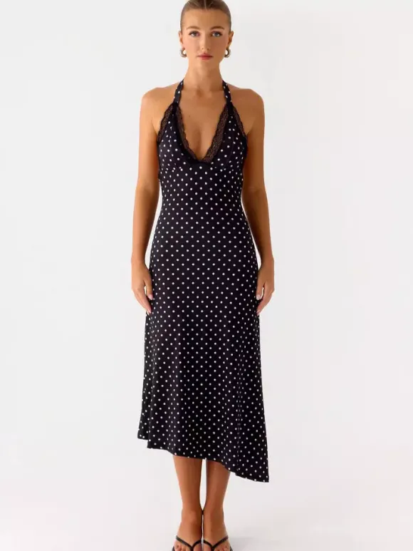 Robe de soirée midi noire à pois dos nu sans manches style semi-formel idéale pour l'été.