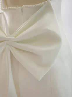 Robe de soirée mini blanche à col bijou et perles sans manches dos nu sexy et semi-formelle