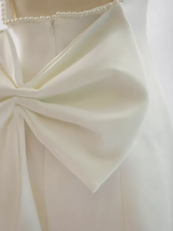 Robe de soirée mini blanche à col bijou et perles sans manches dos nu sexy et semi-formelle
