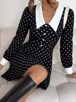 Robe de soirée mini fluide à pois col contrastant et manches longues coupe trapèze à pois.