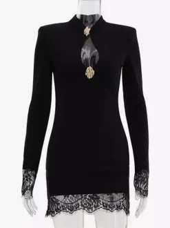 Robe de soirée mini moulante à col mandarin boutons dorés et poignets en dentelle manches longues
