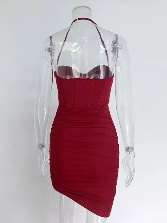 Robe de soirée mini rose à bretelles décolleté sans manches coupe flatteuse et sexy semi-formelle