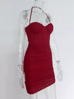 Robe de soirée mini rose à bretelles décolleté sans manches coupe flatteuse et sexy semi-formelle
