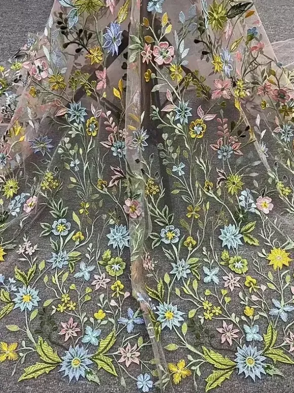 Robe de soirée pour la mère de la mariée col rond manches courtes coupe trapèze en dentelle idéale pour un mariage