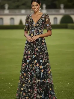 Robe de soirée pour la mère de la mariée col rond manches courtes coupe trapèze en dentelle idéale pour un mariage