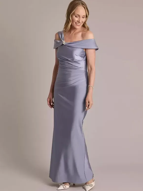 Robe de soirée pour la mère de la mariée décolleté conçu robe de bal sans manches plissée longueur au sol robes d'invitées de mariage