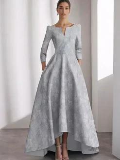 Robe de soirée pour la mère de la mariée décolleté travaillé manches 3/4 coupe trapèze imprimé floral longueur thé idéale pour un mariage.