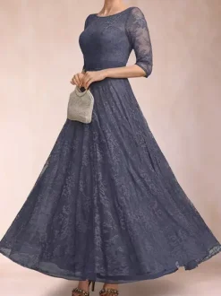 Robe de soirée pour la mère de la mariée col rond manches 3/4 coupe trapèze dentelle longueur cheville idéale pour les invitées de mariage.